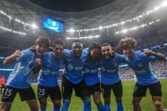 蓉城海港足球俱乐部两战全胜领跑积分榜，球迷热情高涨