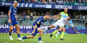 英超焦点战：水晶宫鹰巢球场迎战利物浦红军，战术布局决定胜负