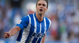 周末足球赛事焦点对决：关键球员与精彩瞬间解析